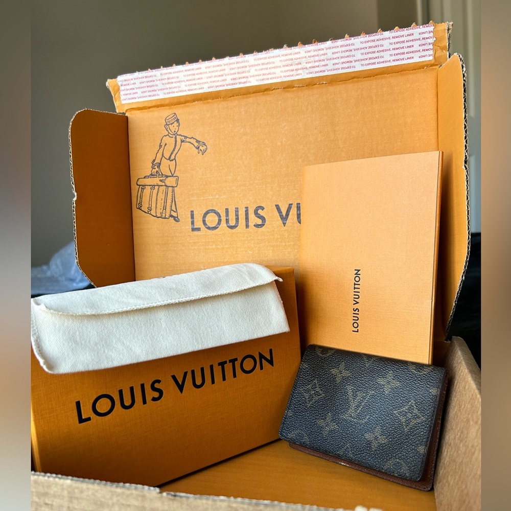 LV authentic Card holder